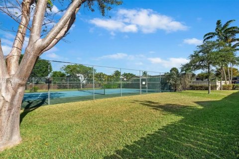 Townhouse in Miami, Florida 3 bedrooms, 134.24 sq.m. № 2031446 - photo 4