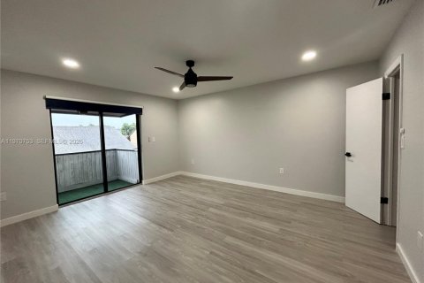 Townhouse in Miami, Florida 3 bedrooms, 134.24 sq.m. № 2031446 - photo 1