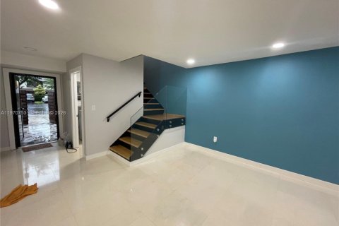 Townhouse in Miami, Florida 3 bedrooms, 134.24 sq.m. № 2031446 - photo 10