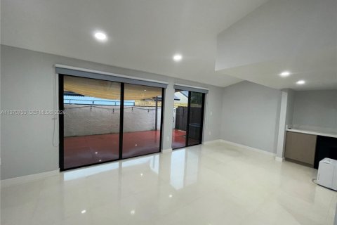 Townhouse in Miami, Florida 3 bedrooms, 134.24 sq.m. № 2031446 - photo 6