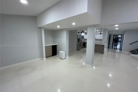 Townhouse in Miami, Florida 3 bedrooms, 134.24 sq.m. № 2031446 - photo 7