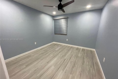 Townhouse in Miami, Florida 3 bedrooms, 134.24 sq.m. № 2031446 - photo 5