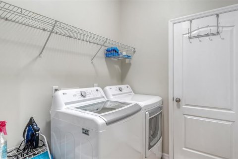 House in Sarasota, Florida 3 bedrooms, 144.18 sq.m. № 1824320 - photo 28