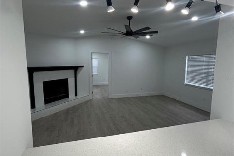 House in Lutz, Florida 3 bedrooms, 135.08 sq.m. № 1907737 - photo 4