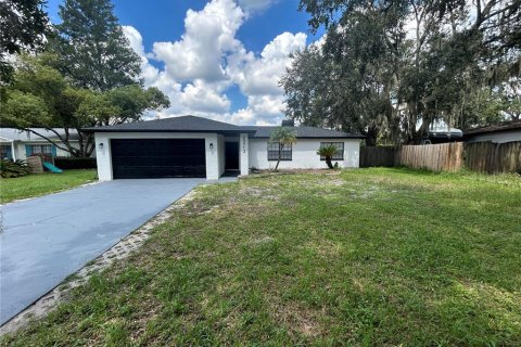 House in Lutz, Florida 3 bedrooms, 135.08 sq.m. № 1907737 - photo 1