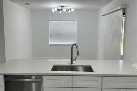 House in Lutz, Florida 3 bedrooms, 135.08 sq.m. № 1907737 - photo 8