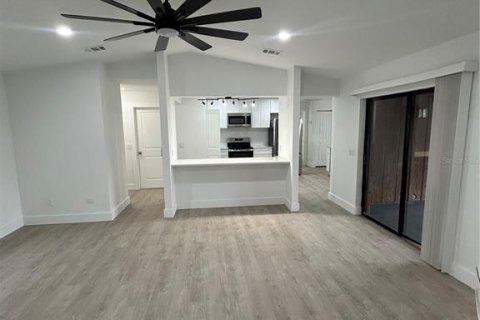 House in Lutz, Florida 3 bedrooms, 135.08 sq.m. № 1907737 - photo 6