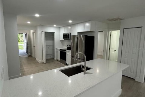 House in Lutz, Florida 3 bedrooms, 135.08 sq.m. № 1907737 - photo 9