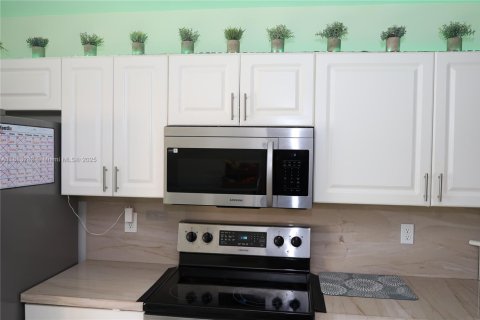Adosado en venta en Pembroke Pines, Florida, 3 dormitorios, 126.44 m2 № 1762381 - foto 23