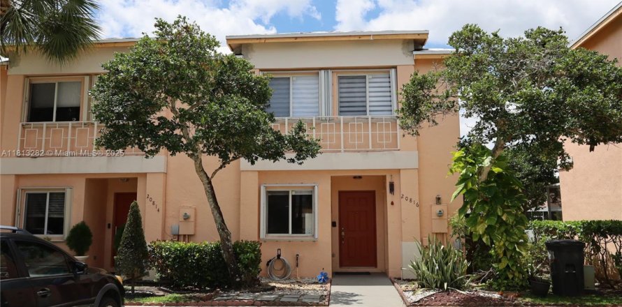 Adosado en Pembroke Pines, Florida 3 dormitorios, 126.44 m2 № 1762381