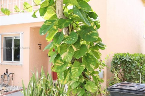 Adosado en venta en Pembroke Pines, Florida, 3 dormitorios, 126.44 m2 № 1762381 - foto 7