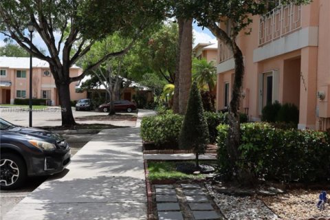 Adosado en venta en Pembroke Pines, Florida, 3 dormitorios, 126.44 m2 № 1762381 - foto 8