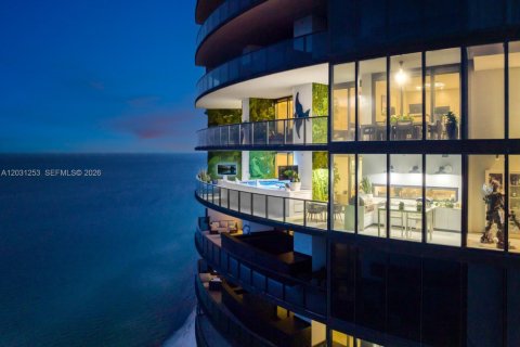 Condo in Sunny Isles Beach, Florida, 4 bedrooms № 2146103 - photo 10
