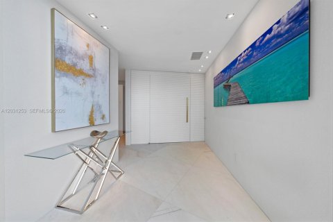 Condo in Sunny Isles Beach, Florida, 4 bedrooms № 2146103 - photo 25
