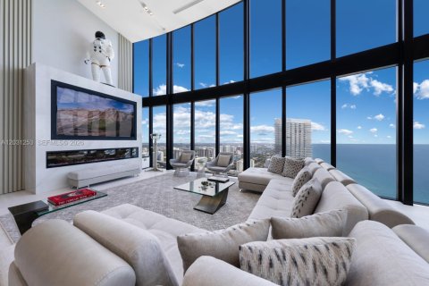 Condo in Sunny Isles Beach, Florida, 4 bedrooms № 2146103 - photo 17