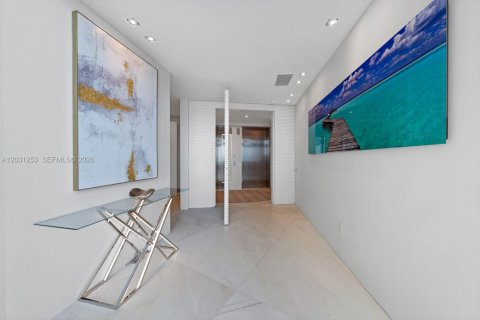 Condo in Sunny Isles Beach, Florida, 4 bedrooms № 2146103 - photo 24
