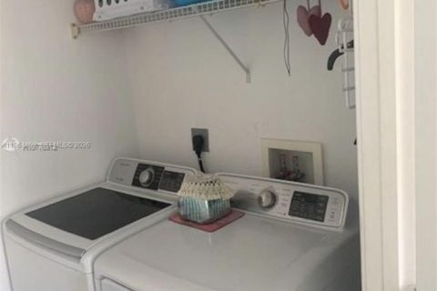 Casa en alquiler en Homestead, Florida, 3 dormitorios, 191.19 m2 № 2026431 - foto 16