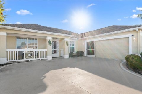 House in Sun City Center, Florida 3 bedrooms, 146.14 sq.m. № 1572385 - photo 1