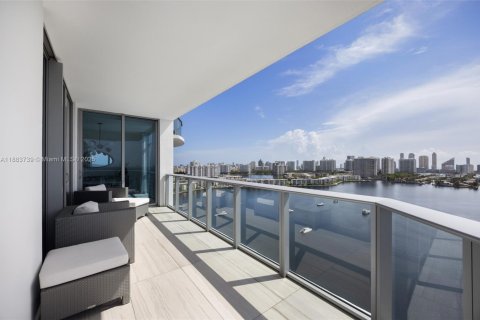 Condominio en alquiler en North Miami Beach, Florida, 3 dormitorios, 206.15 m2 № 1978432 - foto 21