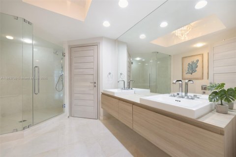 Condominio en alquiler en North Miami Beach, Florida, 3 dormitorios, 206.15 m2 № 1978432 - foto 17
