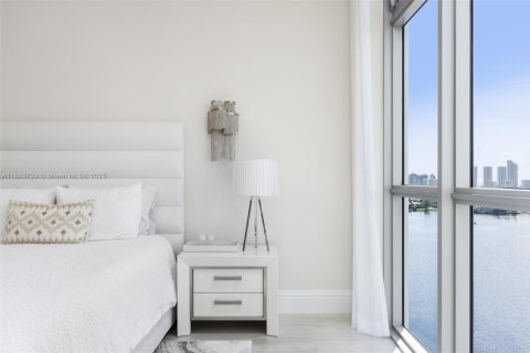 Condominio en alquiler en North Miami Beach, Florida, 3 dormitorios, 206.15 m2 № 1978432 - foto 15