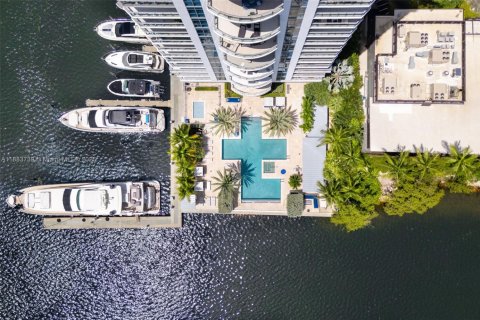 Condominio en alquiler en North Miami Beach, Florida, 3 dormitorios, 206.15 m2 № 1978432 - foto 28