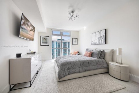 Condominio en alquiler en North Miami Beach, Florida, 3 dormitorios, 206.15 m2 № 1978432 - foto 11