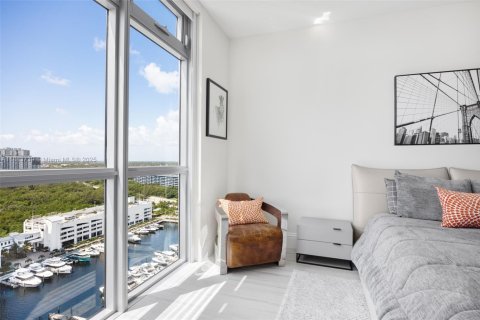 Condominio en alquiler en North Miami Beach, Florida, 3 dormitorios, 206.15 m2 № 1978432 - foto 12