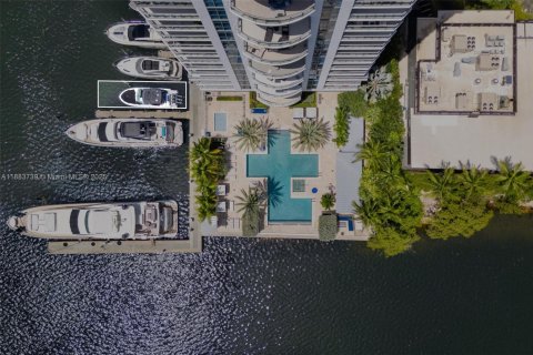 Condominio en alquiler en North Miami Beach, Florida, 3 dormitorios, 206.15 m2 № 1978432 - foto 29