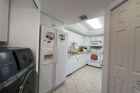 Купить кондоминиум в Майами, Флорида 2 спальни, 118.73м2, № 2088561 - фото 16