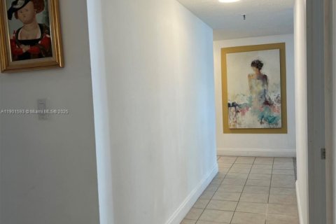 Купить кондоминиум в Майами, Флорида 2 спальни, 118.73м2, № 2088561 - фото 12