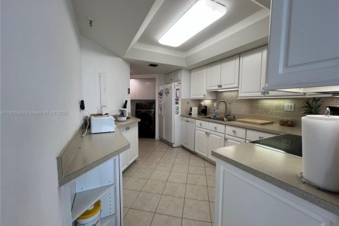 Купить кондоминиум в Майами, Флорида 2 спальни, 118.73м2, № 2088561 - фото 15