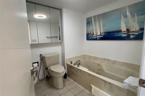 Купить кондоминиум в Майами, Флорида 2 спальни, 118.73м2, № 2088561 - фото 23