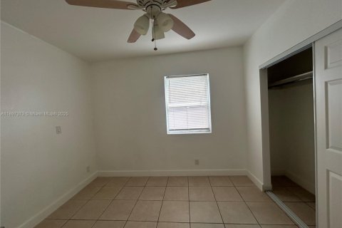 Снять в аренду виллу или дом в Мирамар, Флорида 1 спальня, 32.52м2, № 1949018 - фото 9