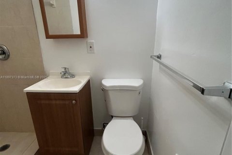 Снять в аренду виллу или дом в Мирамар, Флорида 1 спальня, 32.52м2, № 1949018 - фото 11