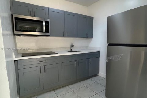 Снять в аренду виллу или дом в Мирамар, Флорида 1 спальня, 32.52м2, № 1949018 - фото 6