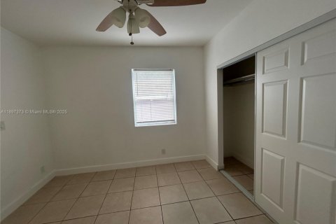 Снять в аренду виллу или дом в Мирамар, Флорида 1 спальня, 32.52м2, № 1949018 - фото 8