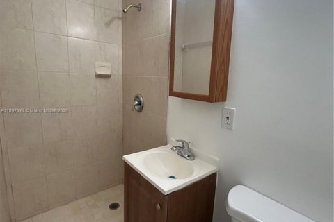 Снять в аренду виллу или дом в Мирамар, Флорида 1 спальня, 32.52м2, № 1949018 - фото 10