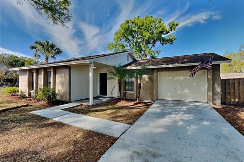Casa en Brandon, Florida 3 dormitorios, 104.98 m2 № 2117657