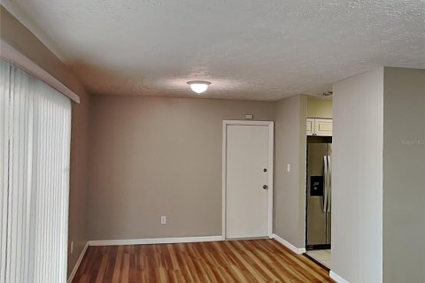 Casa en alquiler en Brandon, Florida, 3 dormitorios, 104.98 m2 № 2117657 - foto 5