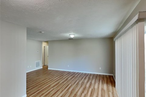 Casa en alquiler en Brandon, Florida, 3 dormitorios, 104.98 m2 № 2117657 - foto 2