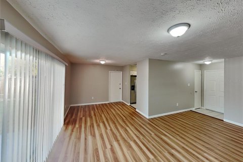 Casa en alquiler en Brandon, Florida, 3 dormitorios, 104.98 m2 № 2117657 - foto 3