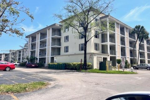 Condo in Lauderdale Lakes, Florida, 2 bedrooms  № 2051636