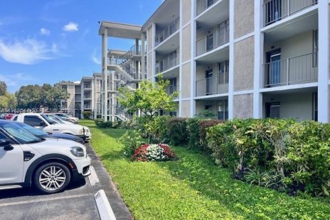 Condo in Lauderdale Lakes, Florida, 2 bedrooms  № 2051636 - photo 2