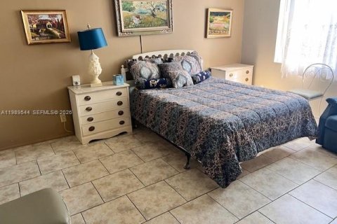 Condo in Lauderdale Lakes, Florida, 2 bedrooms  № 2051636 - photo 6