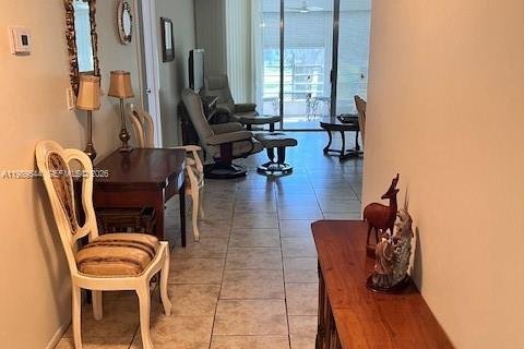 Condo in Lauderdale Lakes, Florida, 2 bedrooms  № 2051636 - photo 3