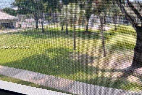 Condo in Lauderdale Lakes, Florida, 2 bedrooms  № 2051636 - photo 9
