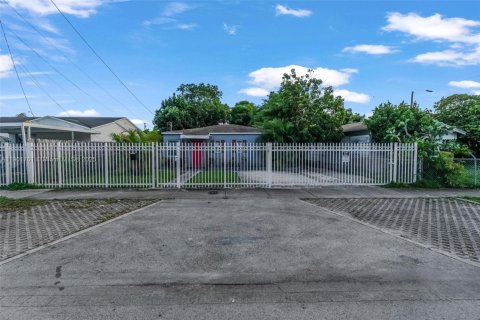 Casa en venta en Miami, Florida, 2 dormitorios, 86.21 m2 № 1953569 - foto 21