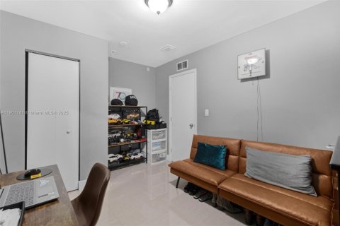 Casa en venta en Miami, Florida, 2 dormitorios, 86.21 m2 № 1953569 - foto 14