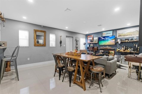 Casa en venta en Miami, Florida, 2 dormitorios, 86.21 m2 № 1953569 - foto 10